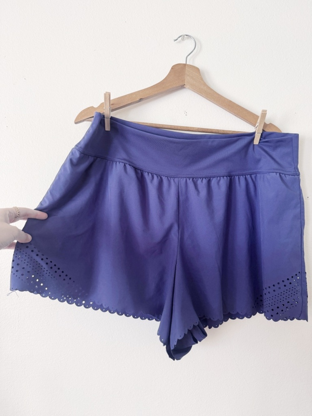 Simply Southern Women's navy Laser-Cut Scallop Hem Athletic Shorts XXL